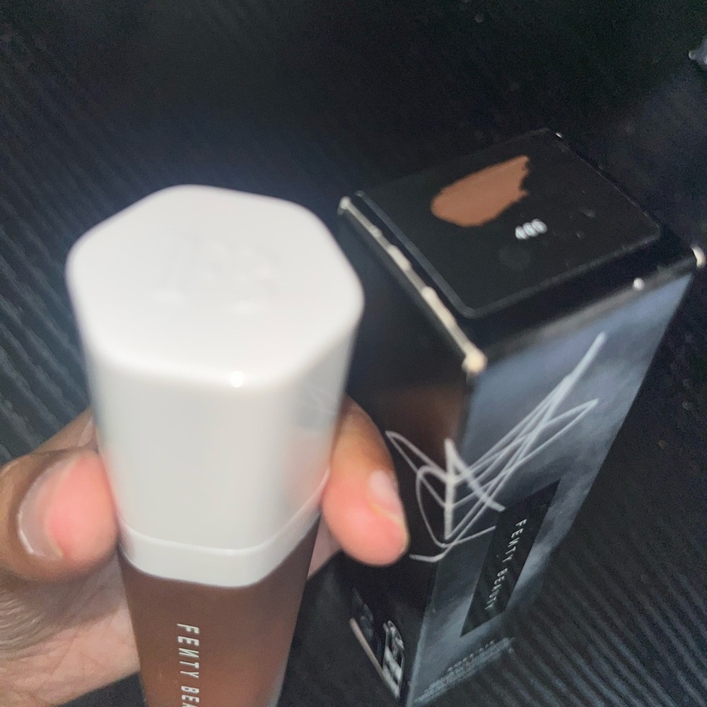 Fenty Beauty Pro Filt'r Foundation in Deep Brown